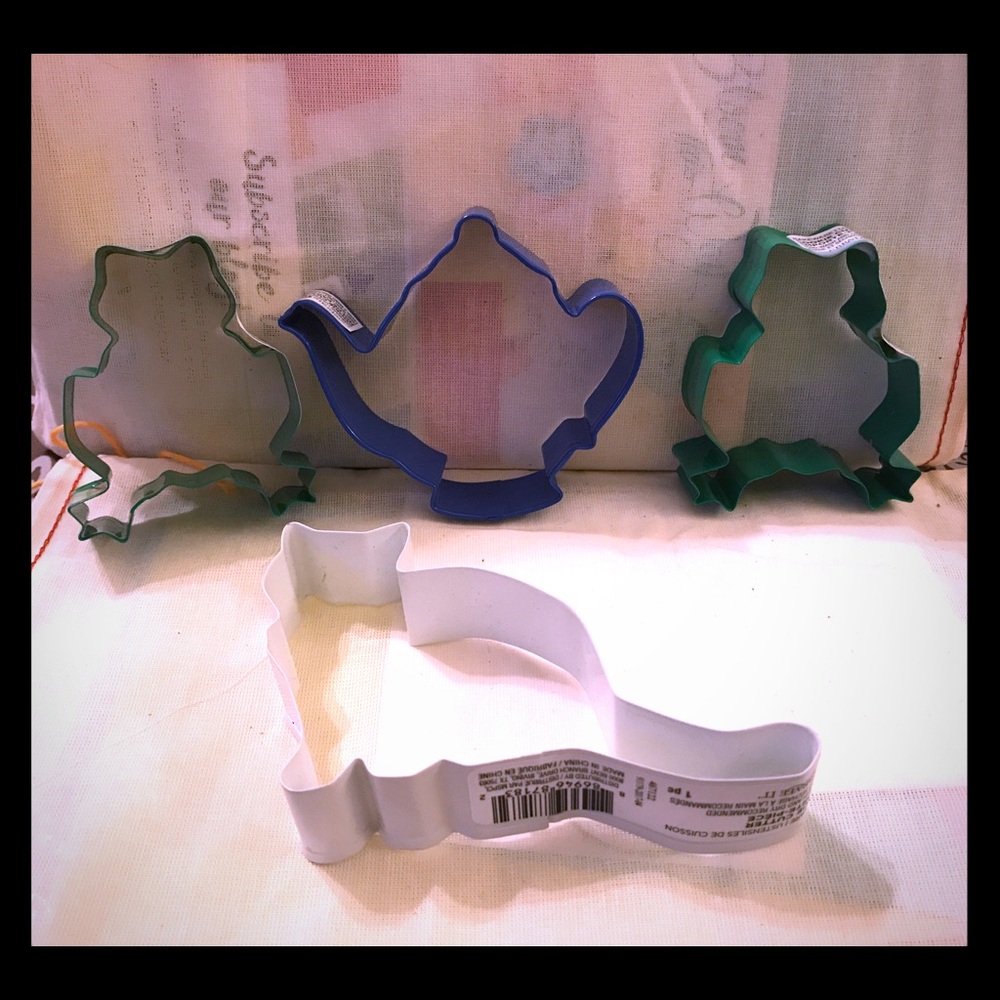 SET OF 4 COOKIE CUTTERS BY CELEBRATE IT